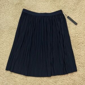 💙♦️NWT Ivanka Trump Pleated Skirt💙